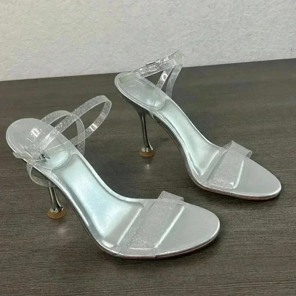 Marc Fisher Calitsy Sandal Strappy Heeled Metallic Silver Women’s Size 6.5 - Picture 3 of 7
